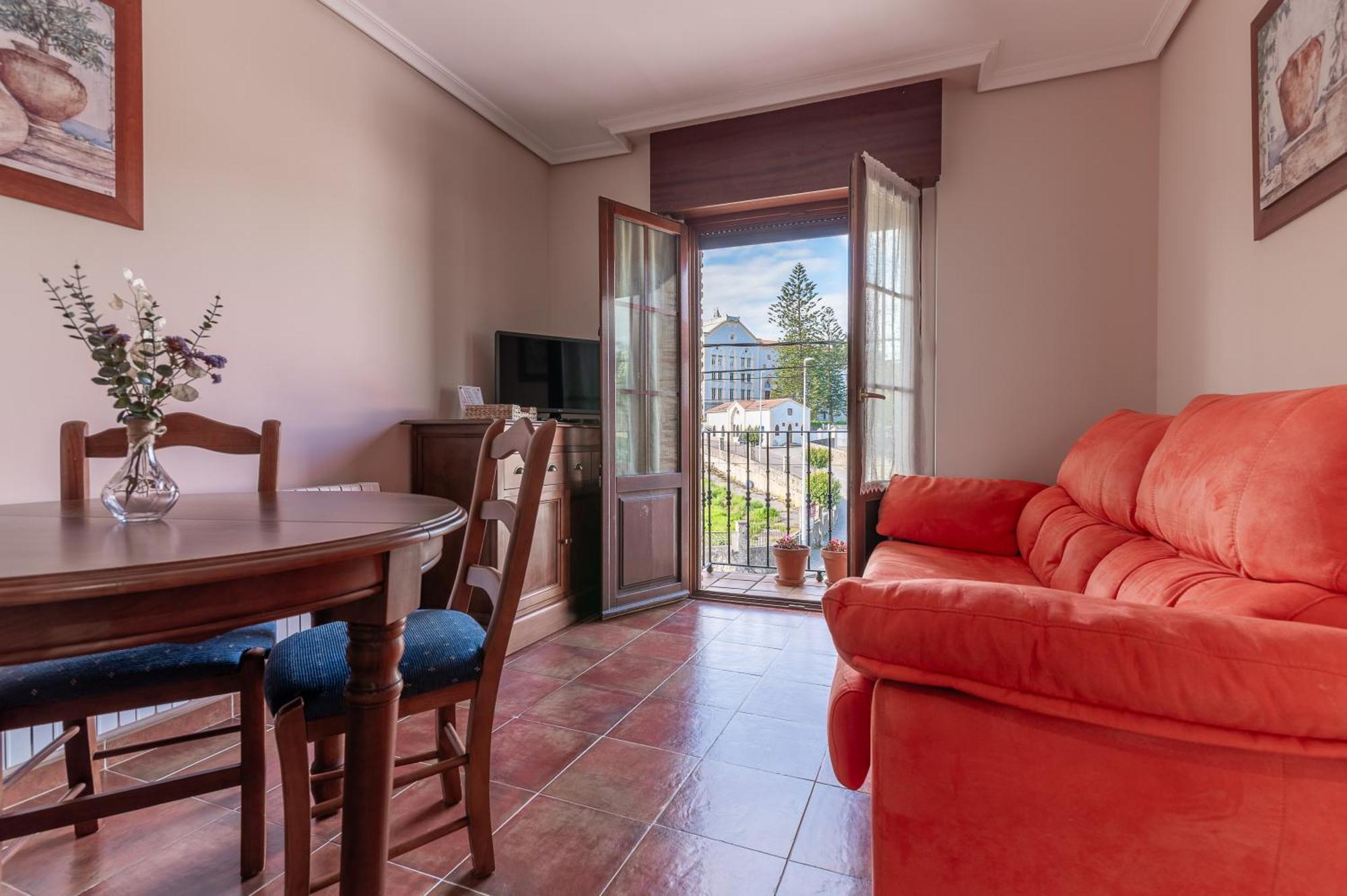 Apartamentos El Cruce De Moraton Cobreces Luaran gambar